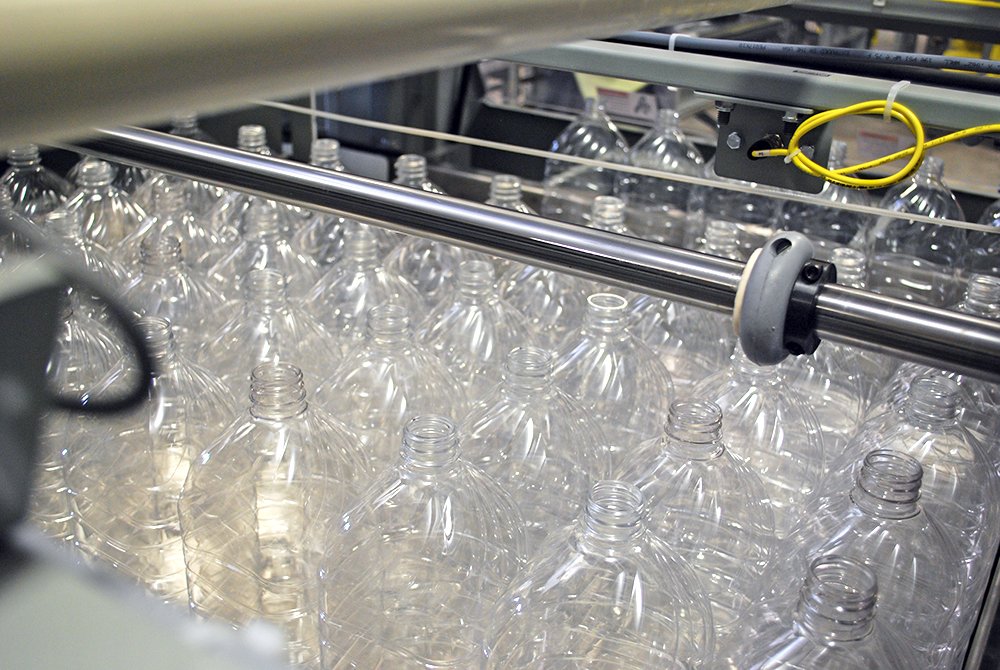 Qué es una embolsadora de botellas vacías de plástico